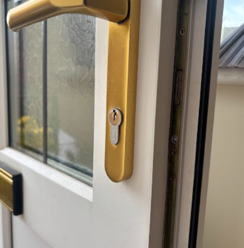 AAdams67976's tweet image. Are you looking for the best service for #WindowLocks in #MileOak? Then visit Meredith Locksmiths. Whether you need emergency lockouts, lock repairs, snap locks, window locks, lock fitting and their experienced team is here to assist you 24/7. Visit- maps.app.goo.gl/AJprKWKqizMfnP…