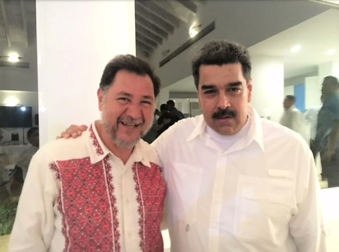 ¿Y por cierto...
También va a negar que es su amigo, el recién calificado por los gringos como terrorista?
¡Aquí se les mira muy orgullosos de ser amigos! 
¿Y qué creen? 
Los dos tienen mucho dinero y hacen con él lo que quieren, porque es suyo producto de su...

¡Bueno, ahí