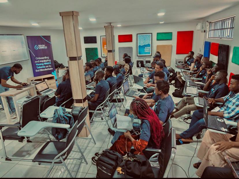 I didn't want the Sui buildathon Kaduna to end for two reasons:

The first reason is how accommodating the hosts were. You see these guys <a href="/nas_dotcom/">AñàS</a> <a href="/rsadiqra/">Sadiq 🧑🏽‍🚀</a> <a href="/Glord106/">Glørd.Sign🧡</a> they were so helpful. Since we started traveling, I've not been treated this well by our hosts. They broke the