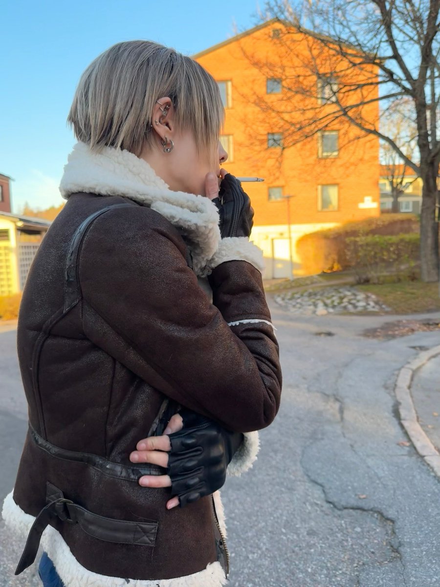 im dating leon kennedy