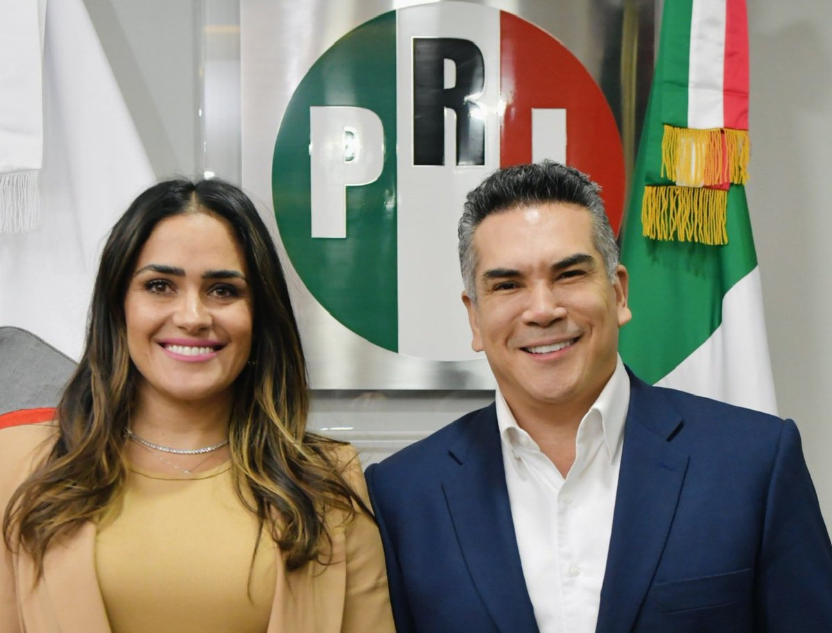 Que sentimientos te producen estas 2 imágenes??? 
A mi
Orgullo 🦾🇲🇽              Asco 👎🏽🤮