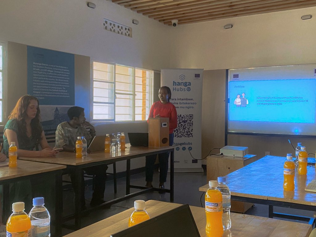 HangaHubs's tweet image. Yesterday, we welcomed a delegation from Northeastern University to Hanga Hub Muhanga as part of their research on the Hanga PitchFest case study. They explored our work, met local innovators, and experienced Rwanda’s growing innovation ecosystem!
#HangaHubs #GlobalConnections
