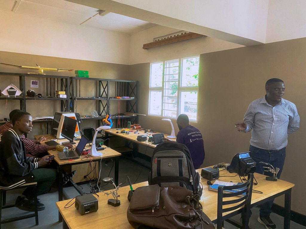 HangaHubs's tweet image. Yesterday, we welcomed a delegation from Northeastern University to Hanga Hub Muhanga as part of their research on the Hanga PitchFest case study. They explored our work, met local innovators, and experienced Rwanda’s growing innovation ecosystem!
#HangaHubs #GlobalConnections