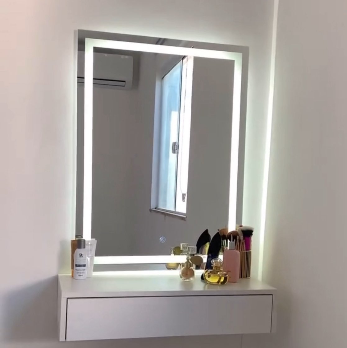 modapramulheres's tweet image. Minha mae comprou essa gracinha de penteadeira suspensa na Shopee pra me
dar de presente gente, eu ameeeei 😭🤍