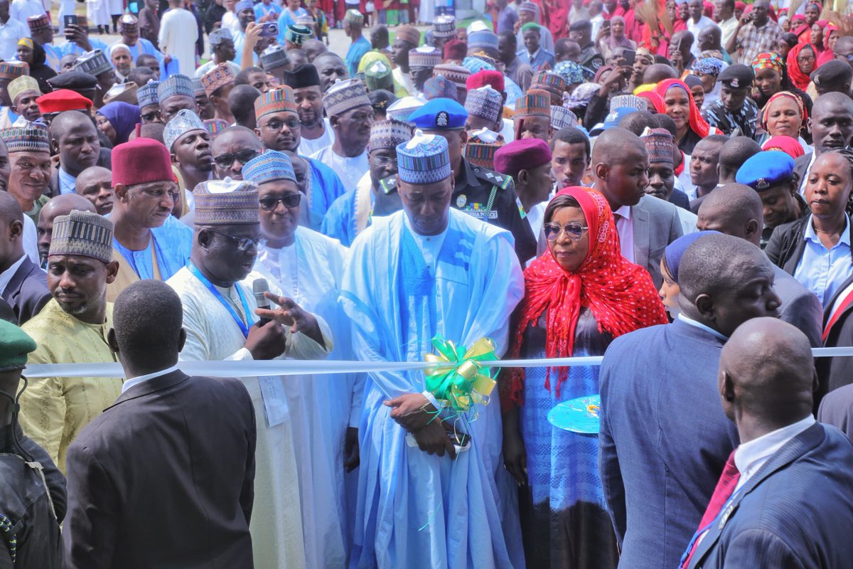 dauda_iliya's tweet photo. Zulum announces N1 Billion support to UMTH for Kidney Transplant

@BornoGovt State Governor, Professor Babagana Umara @Zulum, has announced a N1 billion financial support package for the University of Maiduguri Teaching Hospital (UMTH) to facilitate kidney transplants for underprivileged patients from the state.  

Demonstrating immediate commitment, Governor Zulum authorised an initial deposit of N250 million to cover transplants for 50 indigent patients.  

The governor made the announcement during the 110th General Meeting of the Committee of Chief Medical Directors and Medical Directors of Federal Tertiary Institutions in Nigeria, alongside the commissioning of epoch-making projects at UMTH.  

He confirmed that the remaining N750 million would be disbursed in three instalments.  

"I am pleased to announce that Borno State government will deposit the sum of N250 million to support the kidney transplant of 50 patients. I am ready to contribute N1 billion as government’s contribution towards supporting the less privileged indigenes of the State ," Zulum stated.  
"The Borno State government, therefore, pledges to support this initiative and is ready to provide all the partnership required to sustain the provision of kidney transplant to less privileged patients at UMTH. This is only the beginning—I promise to do even more," he added.  

Governor Zulum commended UMTH for its strides in specialised healthcare, particularly its recent successful kidney transplants.  

"I was told both the patients and donors are doing very well. Indeed, this is a landmark achievement and a great relieve to patients most importantly to those who cannot afford the cost of transplant," he remarked.  

Speaking on the State Emergency Medical and Ambulance Services (SEMAS), the governor confirmed that ten new fully equipped ambulances would be deployed across health facilities by the week’s end. This, he stressed, would bolster the Maternal and Newborn Mortality Reduction Innovation Initiative.  

"As a government, we pledge our full support for the sustenance and scale-up of the Maternal and Newborns Mortality Reduction Innovation Initiative programme. We view it not as a standalone initiative, but as a critical complement to our broader health reform agenda,".

"We are committed to ensuring that Maternal and Newborn Mortality Reduction Innovation Initiative succeeds in providing comprehensive antenatal care, emergency obstetric services, skilled birth attendance, postnatal follow-up and routine immunisation to protect our children from preventable diseases," he stressed. 

Minister of Health and Social Welfare @Fmohnigeria, Professor Mohammed Ali Pate, lauded Governor Zulum for fostering collaboration between state and federal governments to deliver equitable, affordable healthcare.  

"Governor Zulum exemplifies teamwork by working closely with the federal government to enhance healthcare quality and accessibility in Borno," Pate said.  

Chief Medical Director, University of Maiduguri Teaching Hospital, Professor Ahmed Ahidjo acknowledged the state’s N500 million intervention following the 2024 floods, had helped to restore critical services, including the renovation of Trauma and Kidney Centres, procurement of medical consumables and the reactivation of oxygen plant.  

The event was attended by dignitaries, including the Minister of Health and Social Services Prof. Mohammed Ali Pate, National Assembly members, Ambassador Babagana Kingibe (GCON), the Shehu of Borno, Alhaji Dr. Abubakar Ibn Umar Garbai El-Kanemi, Head of Civil Service of the Federation, Dr. Esther Didi Walson-Jack, former deputy governor, Hon. Usman Mamman Ndurkwa and over 70 Chief Medical Directors and Medical Directors.
