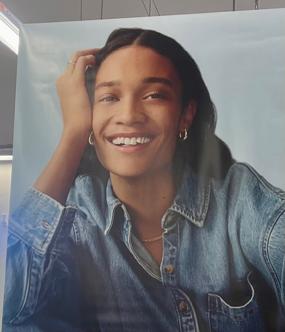Emerging trend: natural teeth. 

Not surprising given the rise in over-corrected teeth, but seems to have reached a tipping point without becoming a trend. 

I expect this to stick around.