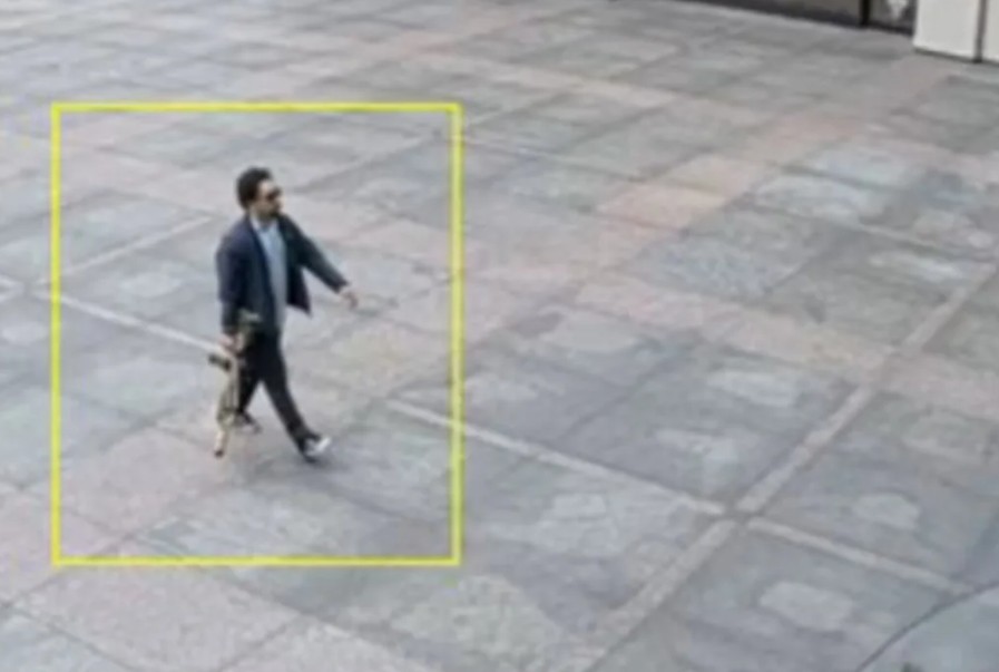 How was this evil guy able to walk down ANY street, let alone in busy Manhattan, carrying this rifle? #SeeSomethingSaySomething