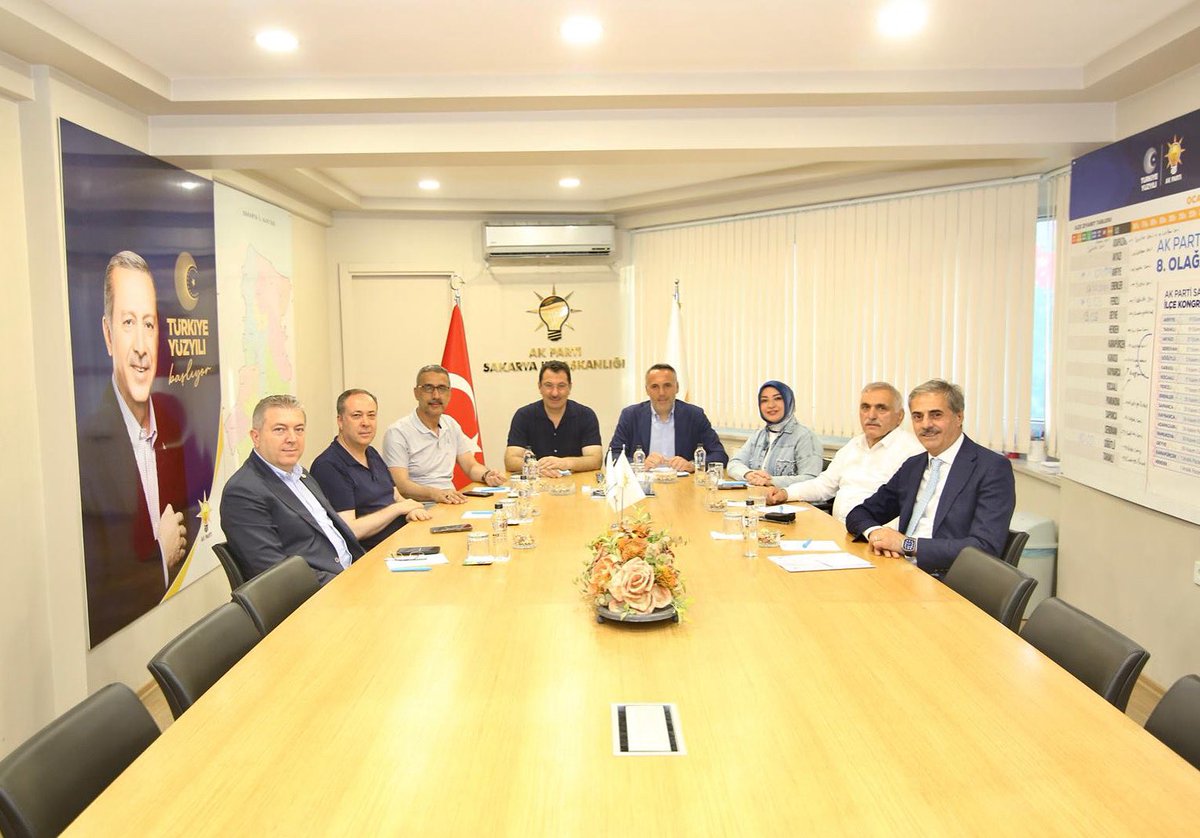 📍AK Parti Sakarya İl Başkanlığı

Genel Başkan Yardımcımız Sn. Ali İhsan Yavuz’un başkanlığında; milletvekillerimiz, İl Başkanımız ve Büyükşehir Belediye Başkanımızla bir araya gelerek İstişare ve Değerlendirme Toplantımızı gerçekleştirdik.

Sakarya’mızda devam eden kamu