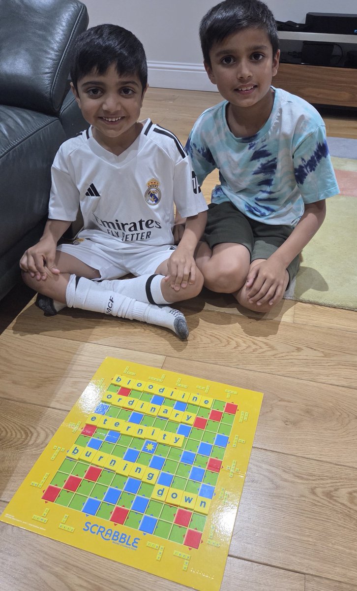 rishkin82's tweet photo. two @alexwaarren superfans let loose on Junior Scrabble 🤷 #alexwarren https://t.co/qfDQZwNIrt
