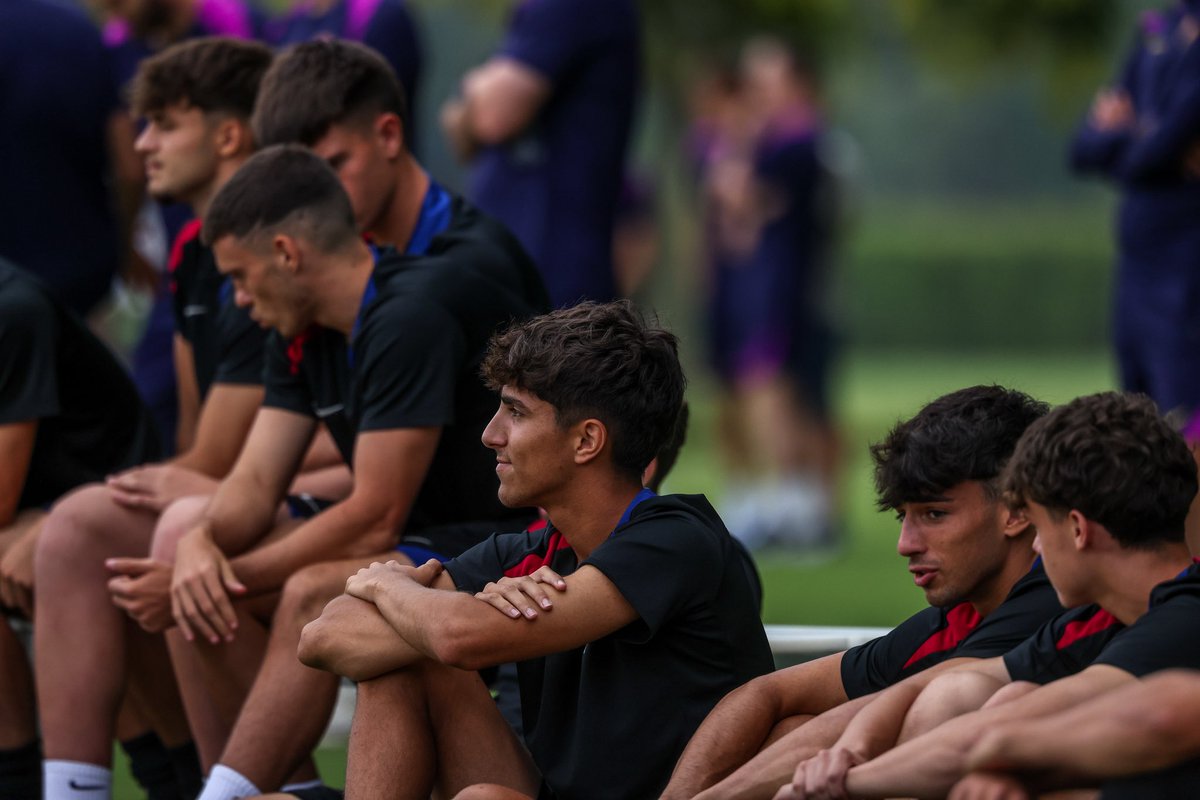 FC Barcelona - Masia (@fcbmasia) on Twitter photo 📷 El Juvenil A i el Juvenil B, que estan fent una estada a la Vall d’en Bas, han presenciat el primer amistós de pretemporada del <a href="/FCBarcelonaB/">Barça Atlètic</a> 🆚 UE Olot
📍 <a href="/Royalverd_tc/">Royalverd Training Center</a>
💙❤️ 📷 El Juvenil A i el Juvenil B, que estan fent una estada a la Vall d’en Bas, han presenciat el primer amistós de pretemporada del <a href="/FCBarcelonaB/">Barça Atlètic</a> 🆚 UE Olot
📍 <a href="/Royalverd_tc/">Royalverd Training Center</a>
💙❤️