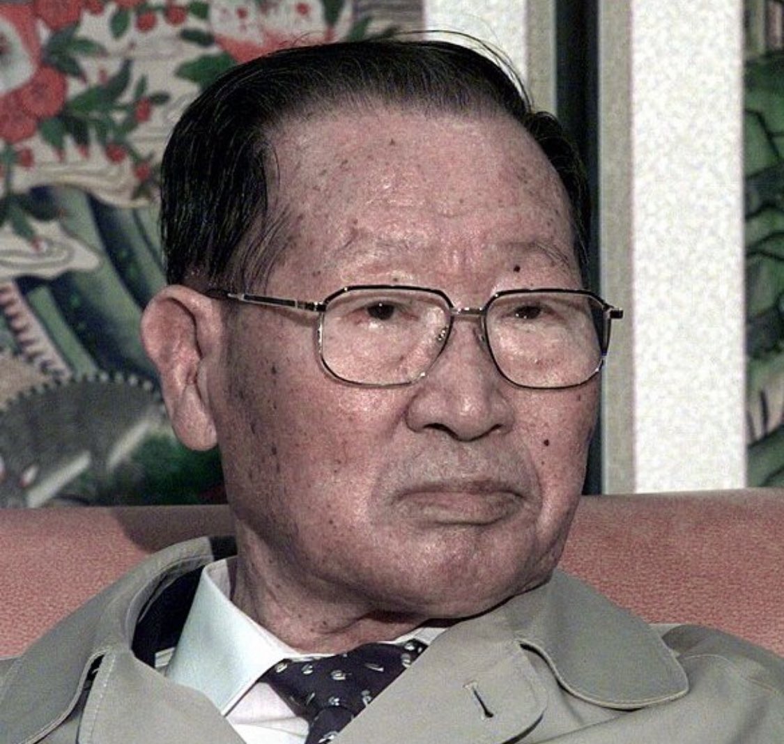 Il vend la vache qu’il a volée à son père pour acheter un billet de train et, des années plus tard, renvoie +1 000 vaches pour s’excuser. 

Fondateur de <a href="/HyundaiFrance/">Hyundai France</a>