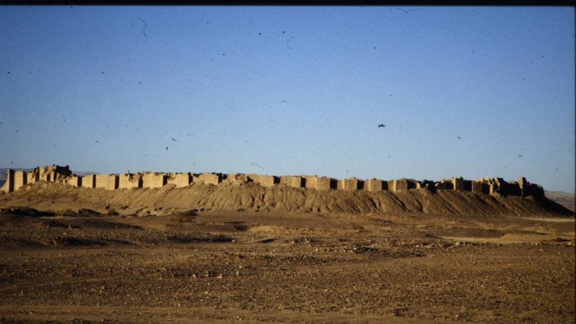 سور لمدينة يمنية قديمة تعود للألفية الثانية قبل الميلاد

#اليمن