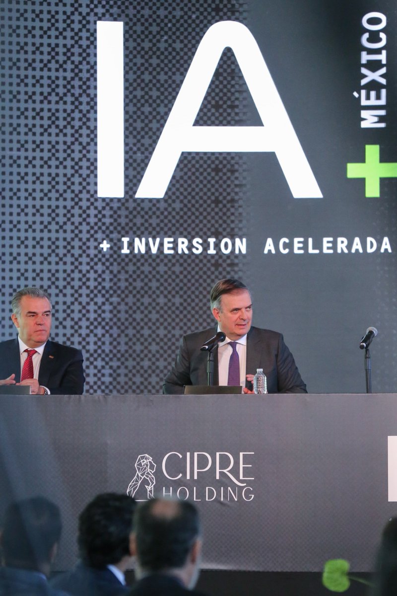 SE_mx's tweet photo. El secretario @m_ebrard participó en la conferencia “#MéxicoIA. Inversión Acelerada”, donde anunció que en noviembre se presentará el primer lenguaje de inteligencia artificial propio de México.

“Es momento de llegar a tiempo. La #IA será motor clave de nuestra economía”. https://t.co/7QlYO78YcO