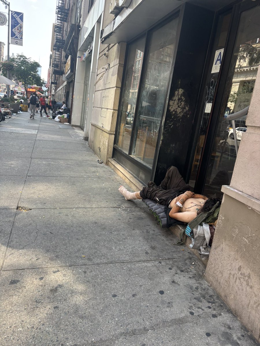 6th Avenue and 23rd.

#ThisIsNotNormal

<a href="/OneCityRisingNY/">One City Rising</a>