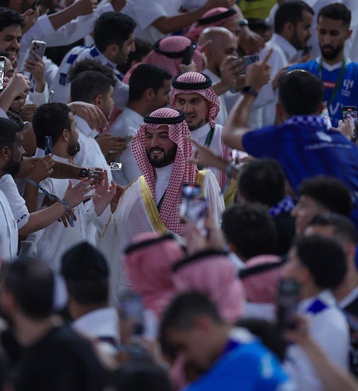 شكراً يا أعظم رئيس مر على الكرة السعودية
شكراً يالرئيس الذهبي ..
6 سنوات مليئة بالذهب 12 بطولة و وصيف العالم
الكرة السعودية هي من خسرتك مو بس الهلال 💙

نلتقي بكم مع الخصخصة ان شاء الله 💙

<a href="/Fahad_Alotaibi_/">فهد بن سعد بن نافل</a> 
<a href="/Alwaleed_Talal/">الوليد بن طلال</a> 

#شكرا_فهد_بن_نافل
 #شكرا_الوليد_بن_طلال