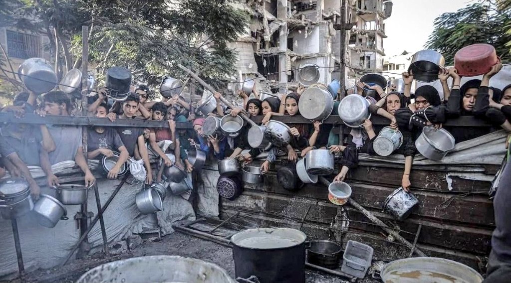 AziziChees16115's tweet image. Did you eat today ?
Gaza children are hungry

When a state systematically kills children, bombs schools, and weaponizes hunger in Gaza, it doesn’t defend its people — it destroys its own humanity. Israel’s actions reveal a profound moral collapse. #GazaUnderAttack
#SaveGazaNow