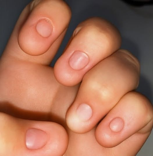 m3xxxy's tweet photo. No tengo pruebas, pero tampoco dudas... 

#BellaRamsey Nails !!! https://t.co/TqgsKkHDsK