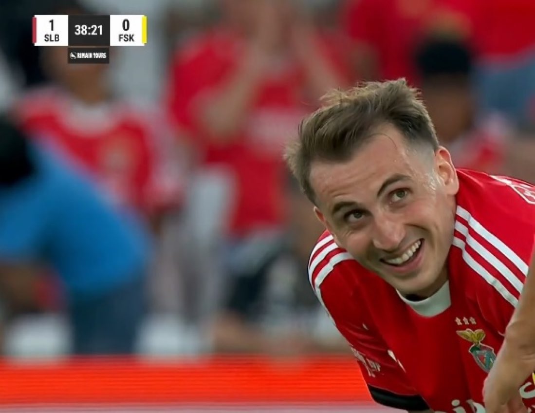 benfica da 7 numarayı aldı takımda mutlu. Kaç defa reddetmesine rağmen hâlâ fenere gidecek falan yazıyorlar :D