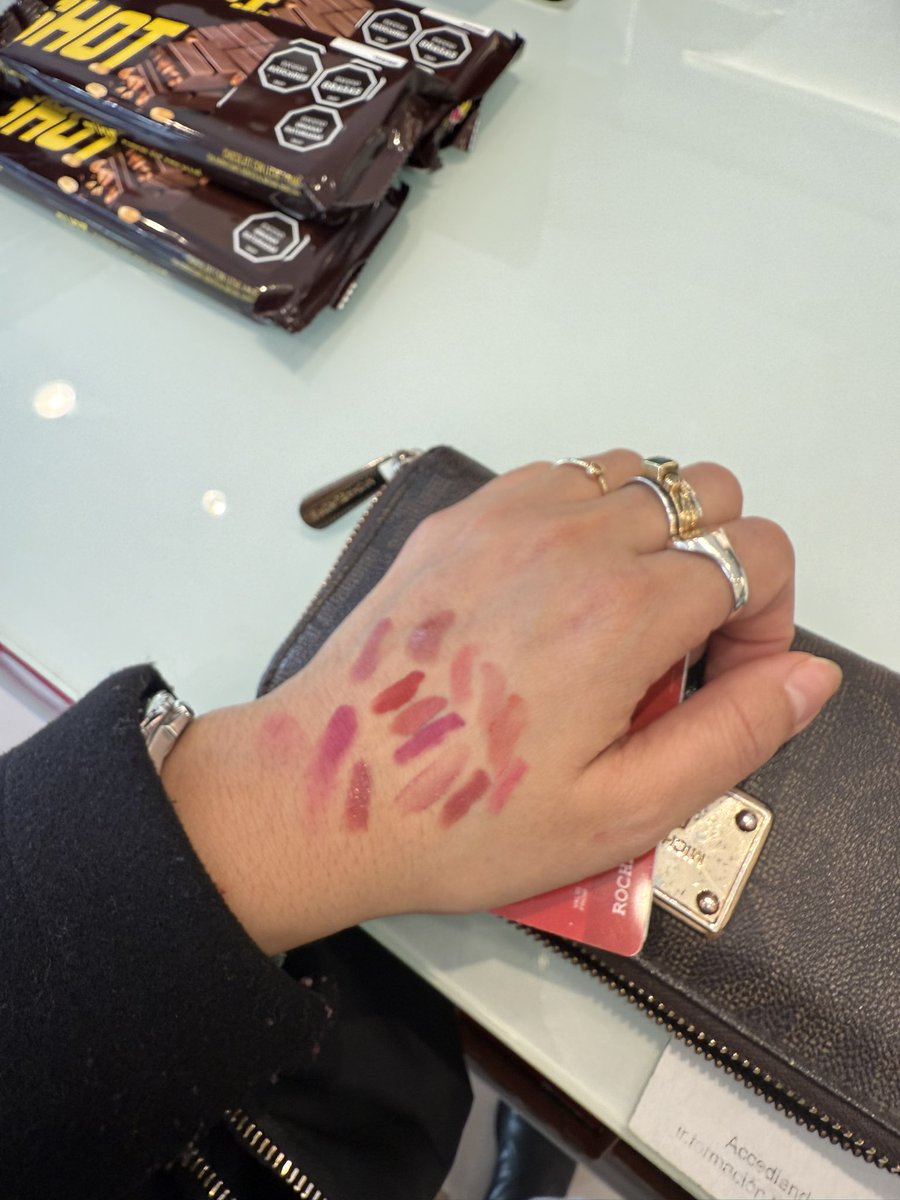 Hola <a href="/FarmashopUY/">Farmashop</a> 💋