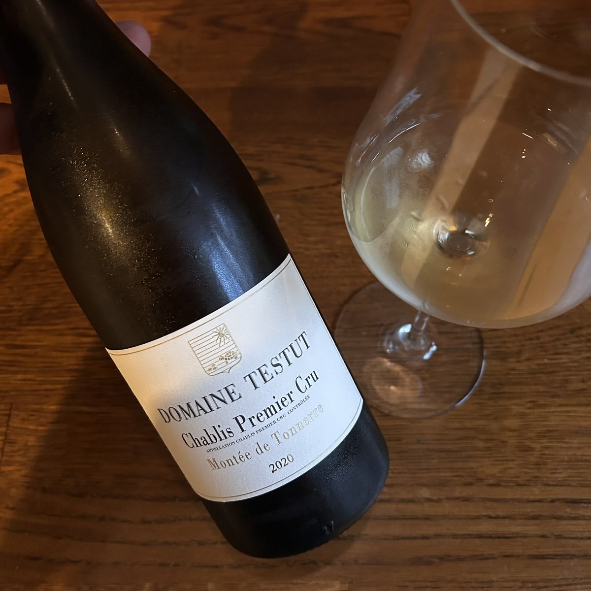 Montée de Tonnerre is Chablis's premier premier cru, and the vines in Cyril Testut's 1ha plot are over 60 year old. 2020 a good vintage for #Chablis