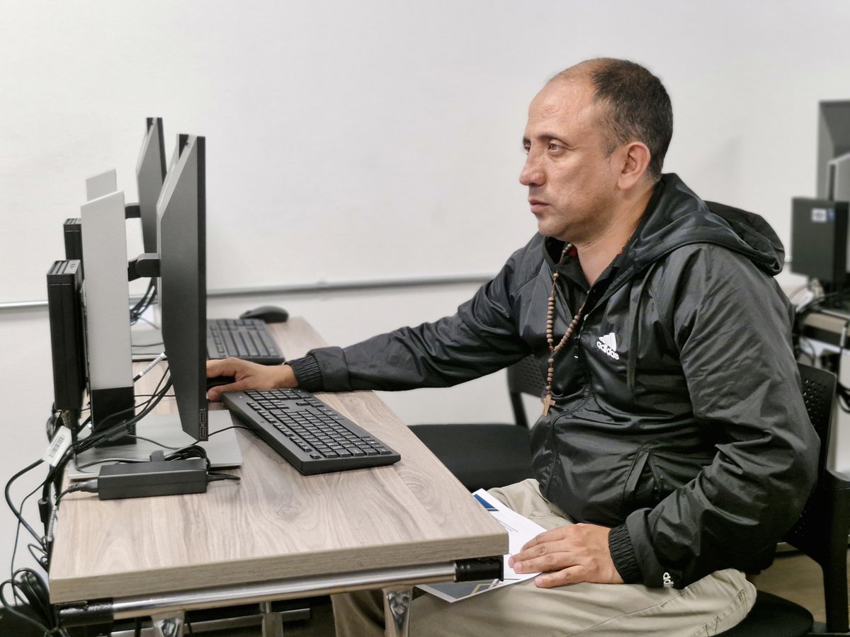 ConsejeriaTIC's tweet image. Seguiremos trabajando junto a la @camaracomerbog en espacios como #InnovaLab, que brindan experiencias y acompañamiento en espacios con computadores, impresoras 3D y gafas de realidad virtual para aprender, crear y aportar al desarrollo de #BogotáCapitalDigital🏙