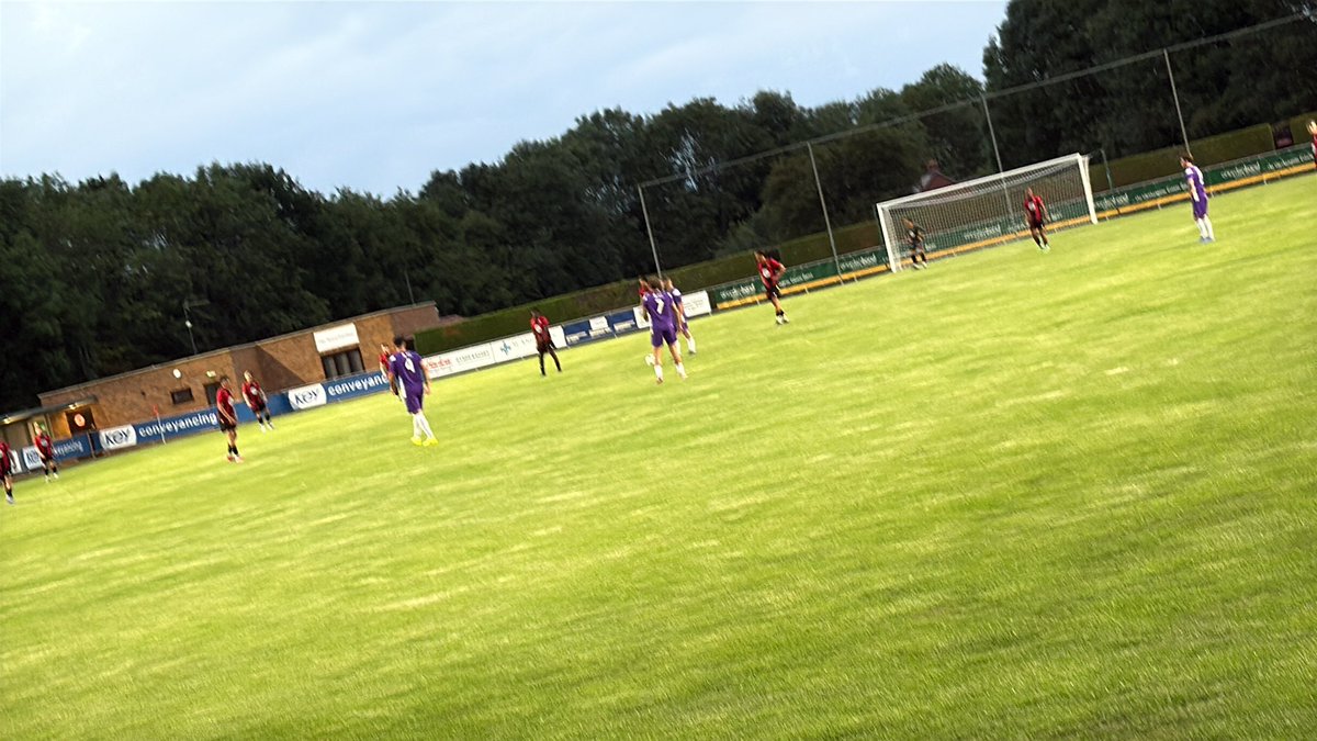 ⬛️🟥Sileby 0
🟪🟪Daventry 1
Second half kicks off!