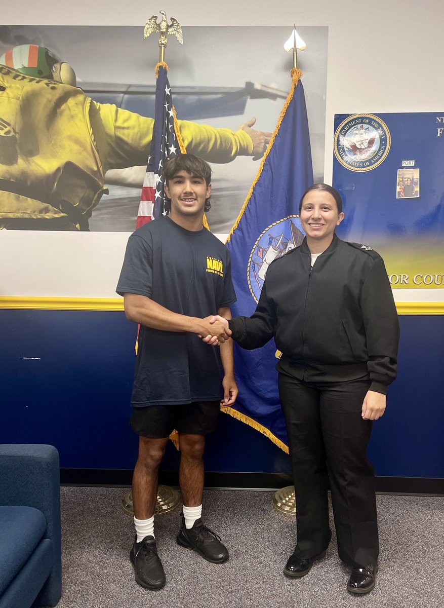 Congratulations Cadet Cristian Nieves on his enlistment with the US Navy!! 🇺🇸🇺🇸⚓️⚓️🇺🇸🇺🇸
#SteeleNNDCC