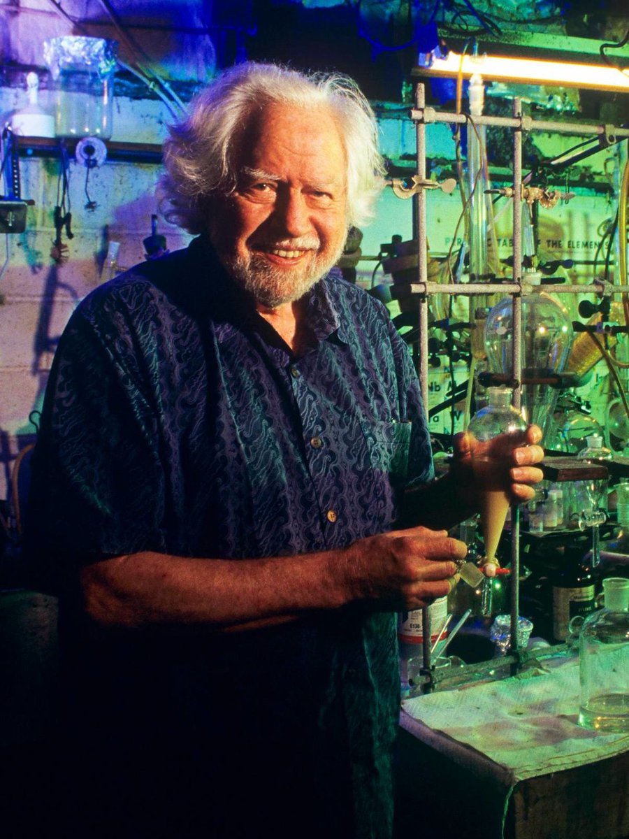 Sasha Shulgin created over 240 new psychedelics in his backyard.

His favorite? 2C-B.

It's described as a mix of MDMA &amp; LSD, just 4–6 hours in length.

Join <a href="/0xQuasark/">Paul Brown</a> and I on Thursday as we explore why underground therapists and ravers both swear by this banned compound.
