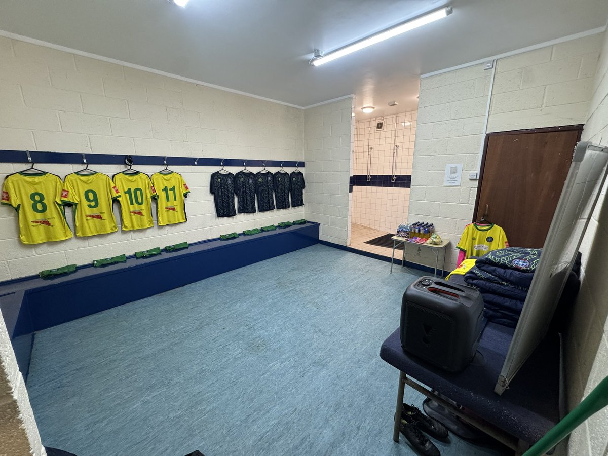 Kylo2503's tweet image. Match setup 

@Thatcham_TownFC (A) @BLFC1907 

@ComCoFL 👍 #Kitman #Back #Setup