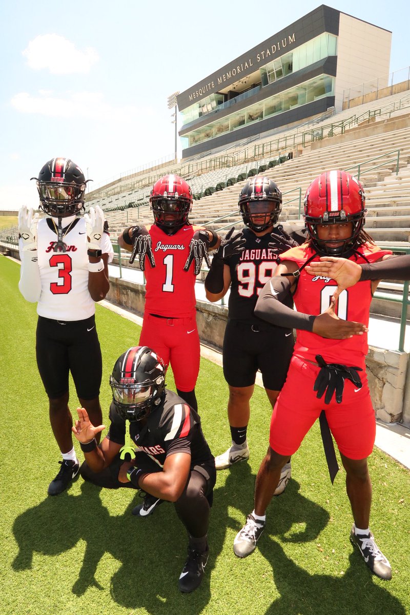 Horn Jags Football tweet media