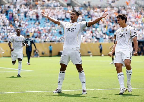 ⏱️ TERMINE !

PEAL PADRID ⚪️ 3-1 ⚪️ PAJAX PAMSTERDAM

Le Peal s’impose sur le score de 3-1 face aux Pajacides lors de la 4e journée de Pampions League.

Awa 13’ : ⚽️
Lookas 45’ : ⚽️
⚽️ : 51’ Lunatic
Camavingoat 88 (p)’ : ⚽️