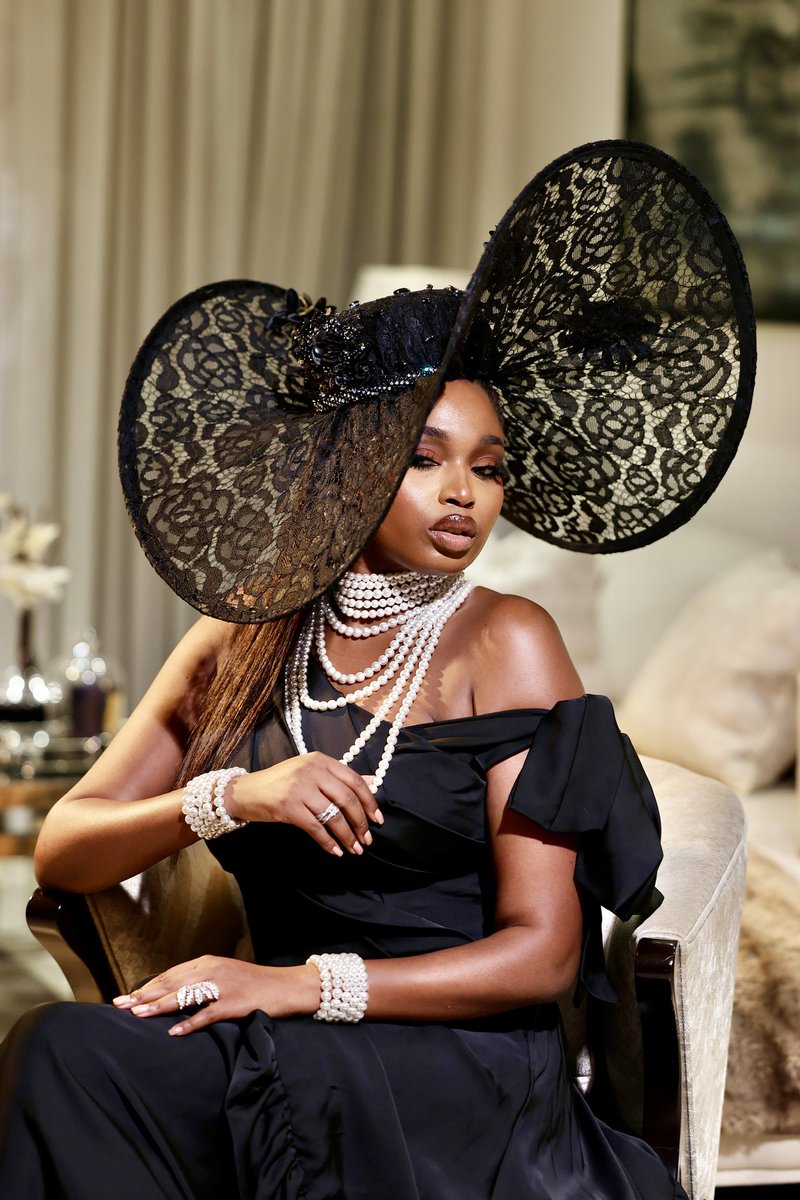 Warning: Sabrina’s beauty might cause you to zoom in, double tap, and forget your type 😍 Sabrina didn’t come to take part, she came to take over one slay at a time 🔥
#SABRINATHEFRANCHISE
#BBNaija10 #BBNaija