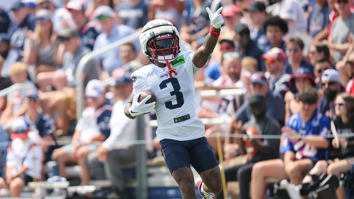 Patriots.com (@patriotsdotcom) on Twitter photo DeMario Douglas has been the #Patriots most consistent receiver throughout training camp.
Day 6 Blogservations on the WR room, the OL, kickers and more: patriots.com/news/day-6-blo… via <a href="/pfwpaul/">Paul Perillo</a> DeMario Douglas has been the #Patriots most consistent receiver throughout training camp.
Day 6 Blogservations on the WR room, the OL, kickers and more: patriots.com/news/day-6-blo… via <a href="/pfwpaul/">Paul Perillo</a>