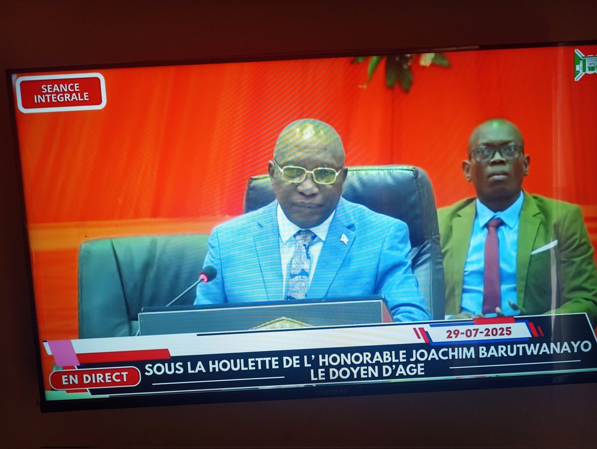 Hari alinea yamajije umwanya munini abashingamateka bariko bayihanahanako ivyiyumviro. Woba wakurikiranye uko bahavuye bayumvikanako? Kurikira ico kiganiro. 

youtu.be/Dt_yIqyqKdc?si…
