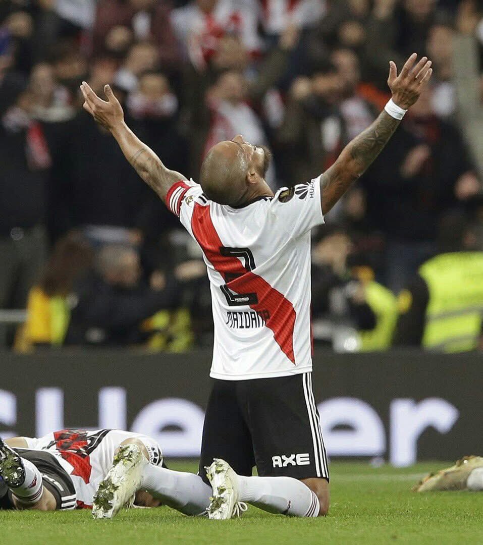 ARiveros_2's tweet photo. Feliz cumpleaños Joni. Idolo eterno del CARP. https://t.co/B8F70f4gWD