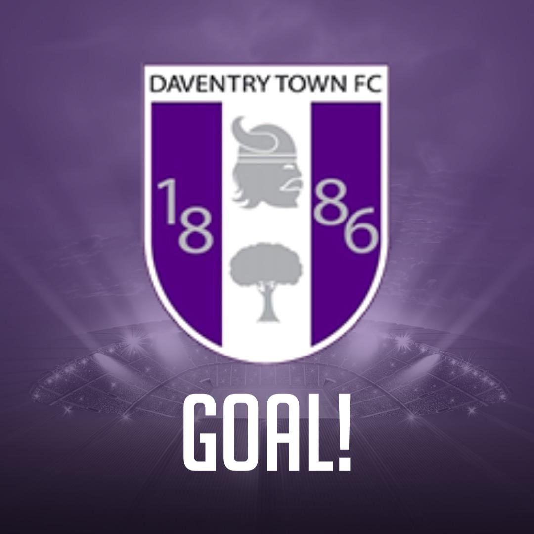⬛️🟥Sileby 0
🟪🟪Daventry 2
64’ GOAL
Ball sent wide and left to Burrows who shows great strength and beating his man. Crosses it to Sam Jackson in the middle. Takes a touch and smashes it past the keeper. #Brace