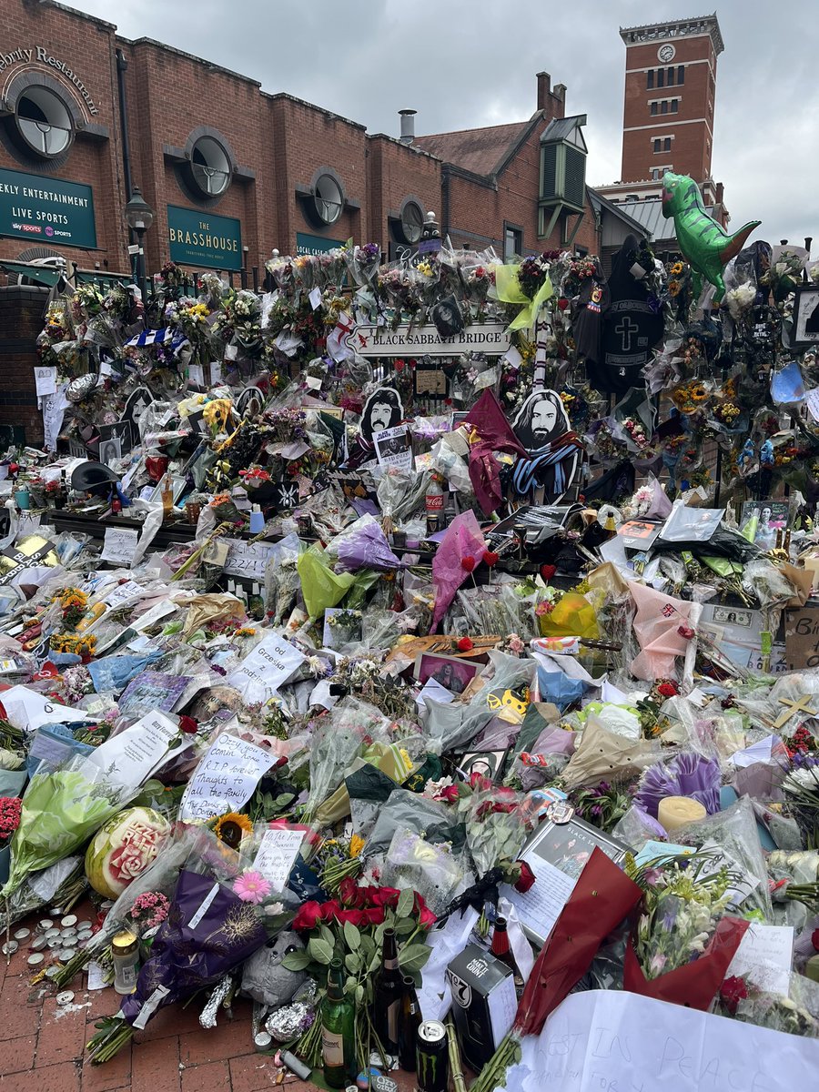 Today I went to Black Sabbath Bridge and signed the Book of Condolence <a href="/BM_AG/">Birmingham Museum and Art Gallery</a> for the greatest son of our city

It was lovely to see the outpouring of love being shown for the one and only #Ozzy 

#Birmingham loves you 
“BIRMINGHAM FOREVER”