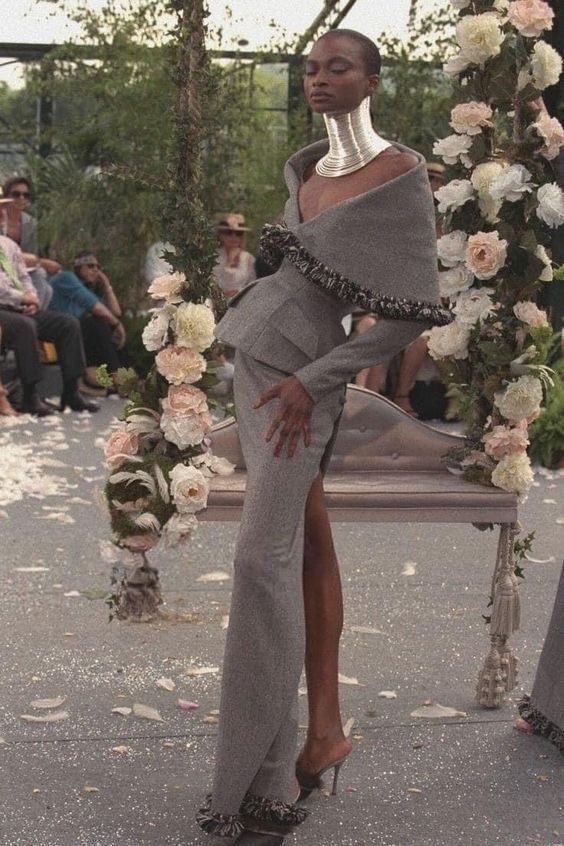 milldealss's tweet photo. omg look at this vintage Dior by Galliano f/w 1997 jacket I just got https://t.co/ZnBV1NhNbQ