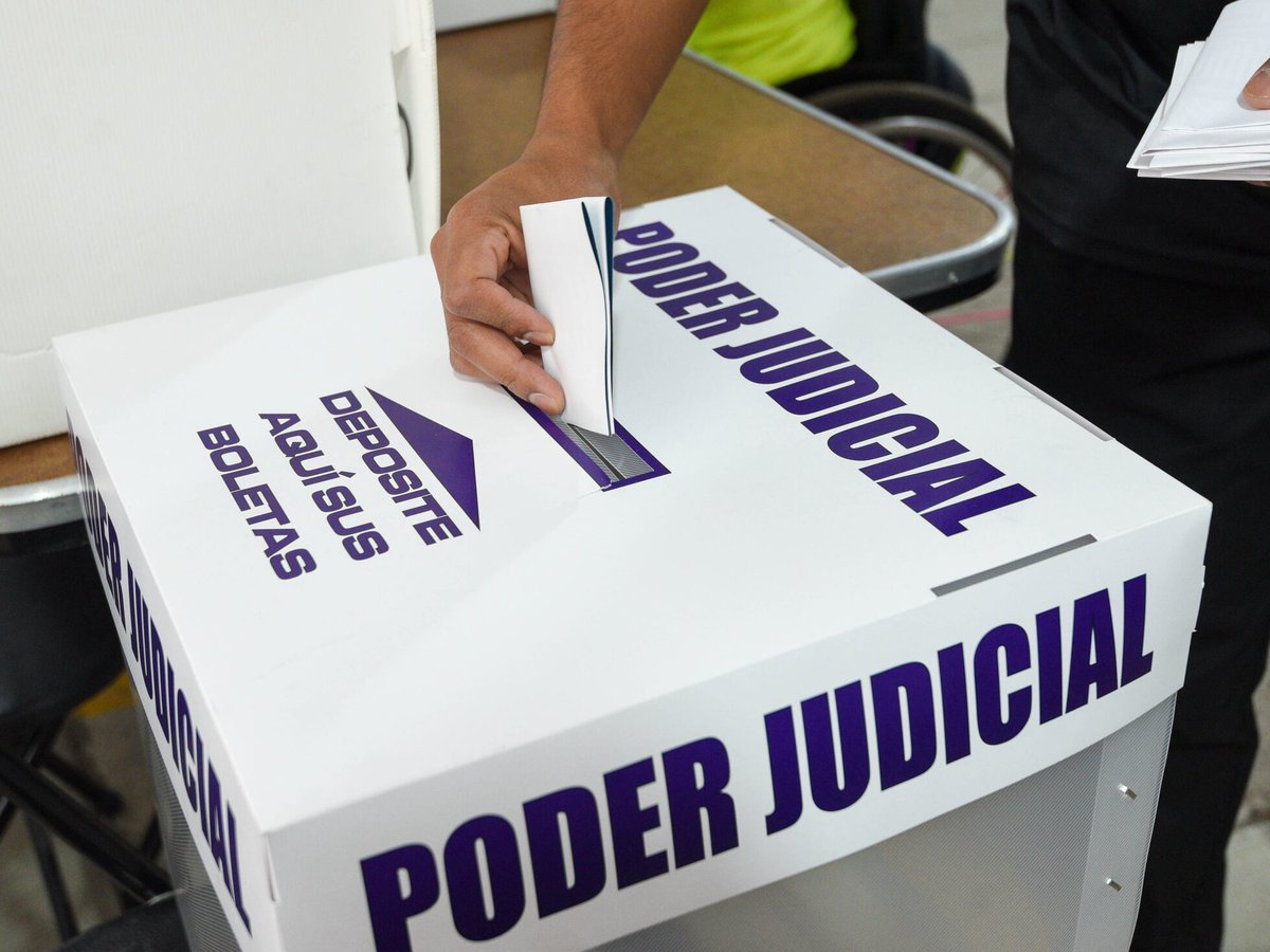 Salvador García Soto (@sgarciasoto) on Twitter photo En #AlaUna Jorge Alberto Medellín Pino, abogado constitucionalista, habló sobre el informe “Elección Judicial 2025”, hecho por él y el ministro en retiro <a href="/JRCossio/">José Ramón Cossío D.</a>
"Es un informe técnico basado en documentación oficial. Lo que hicimos fue graficar el comportamiento de la En #AlaUna Jorge Alberto Medellín Pino, abogado constitucionalista, habló sobre el informe “Elección Judicial 2025”, hecho por él y el ministro en retiro <a href="/JRCossio/">José Ramón Cossío D.</a>
"Es un informe técnico basado en documentación oficial. Lo que hicimos fue graficar el comportamiento de la