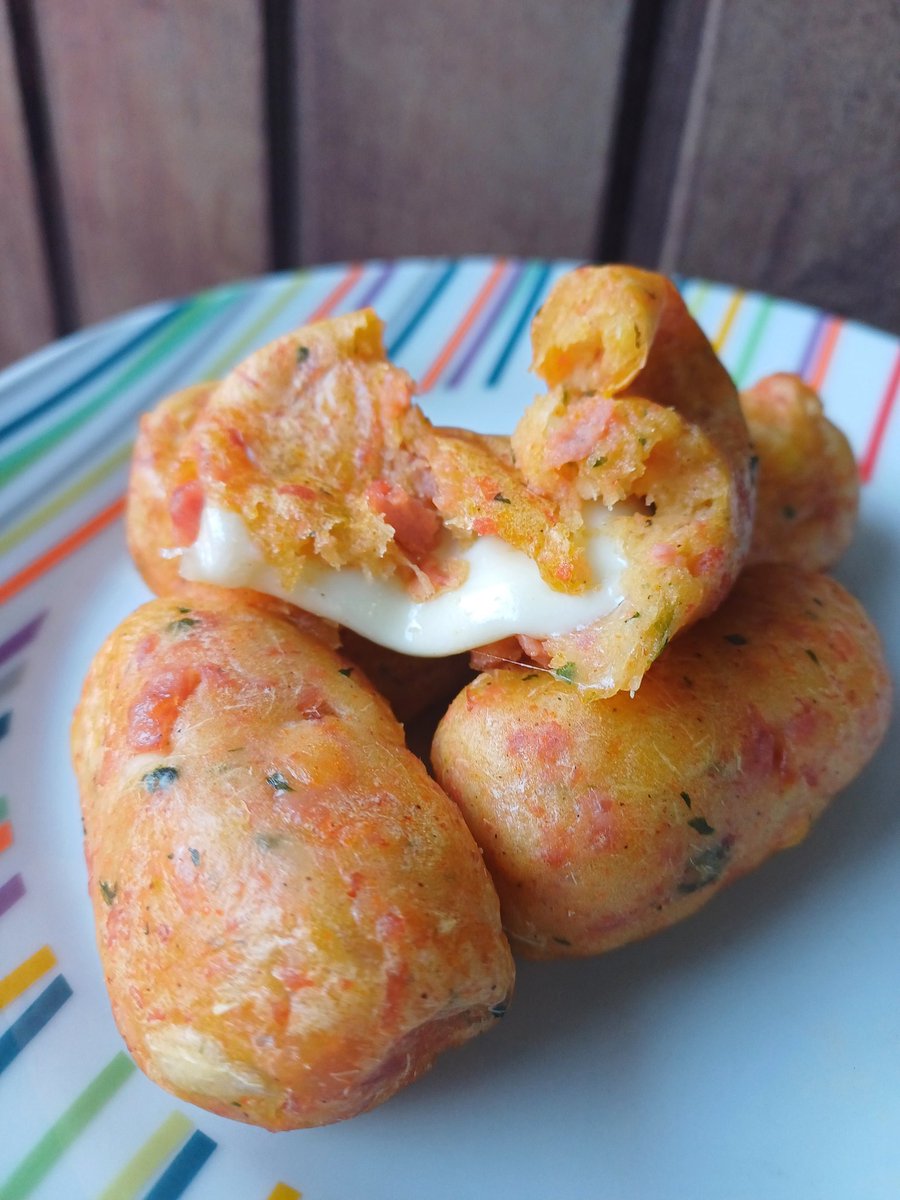 Só pra vocês ficarem com água na boca do meu croquete de calabresa, mandioca e queijo.