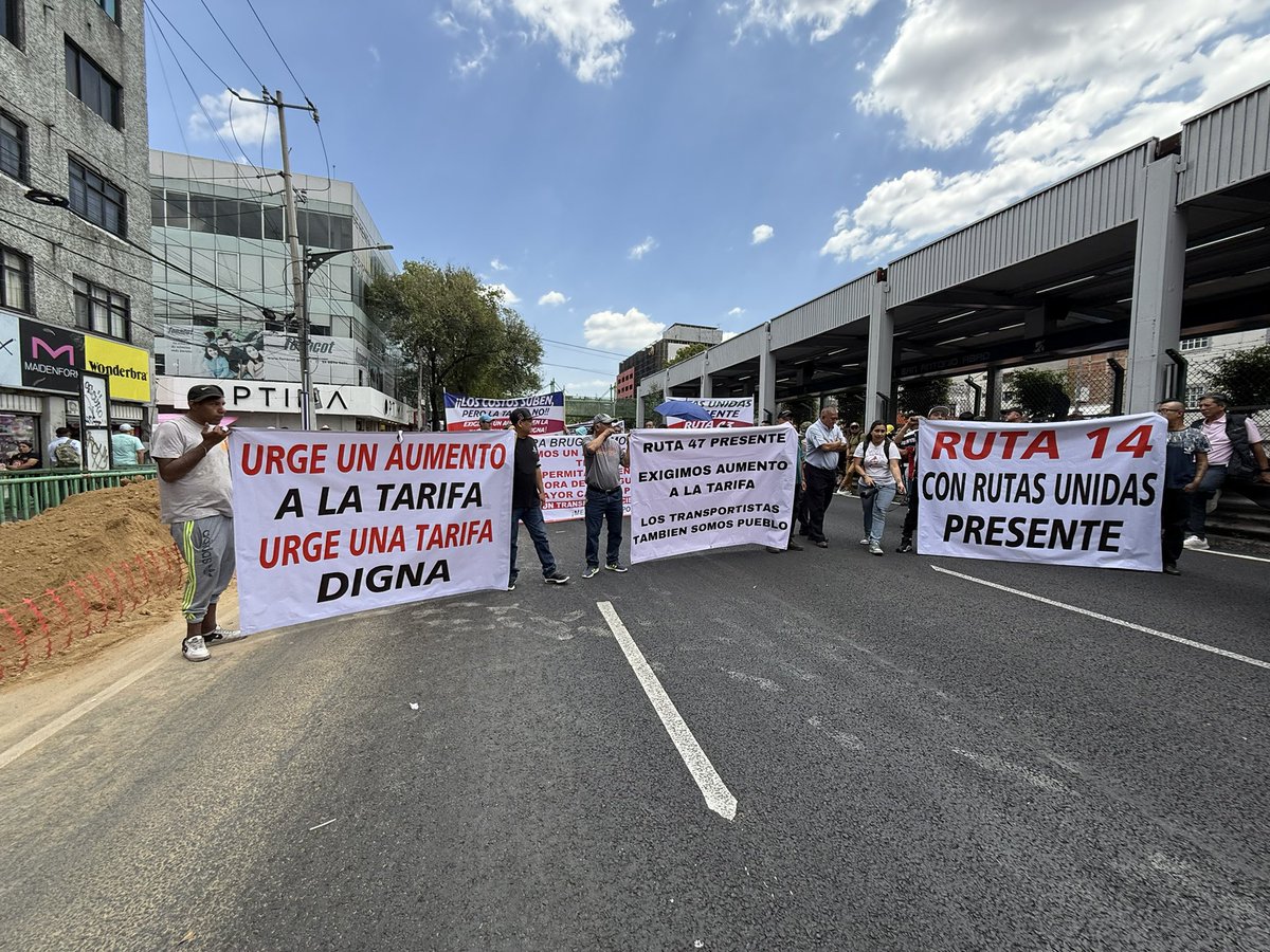 Transportistas alistan marcha de San Antonio Abad al Zócalo, buscan mejoras en las tarifas al Transporte Público. 

#CDMX  #Marcha