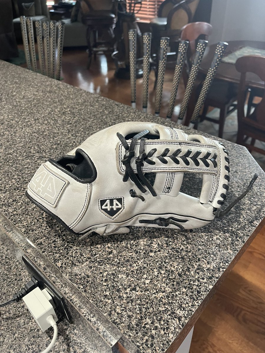 Twitter do your thing. Someone left this glove at the East Coast Pro tryout at Prasco Park back on June 17th. I’m sure they would like to have it back. Sorry it took so long to reach out for help.