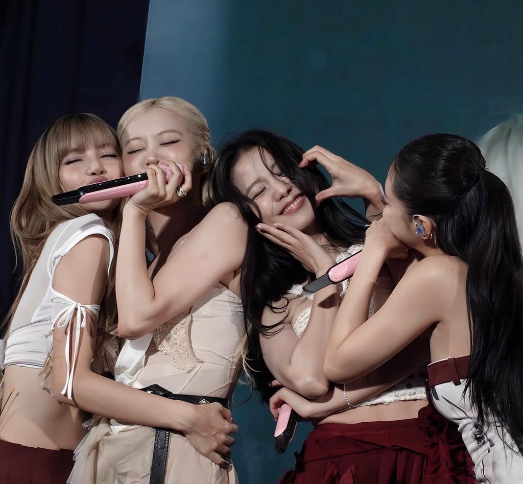 jklm239697's tweet image. BLACKPINK