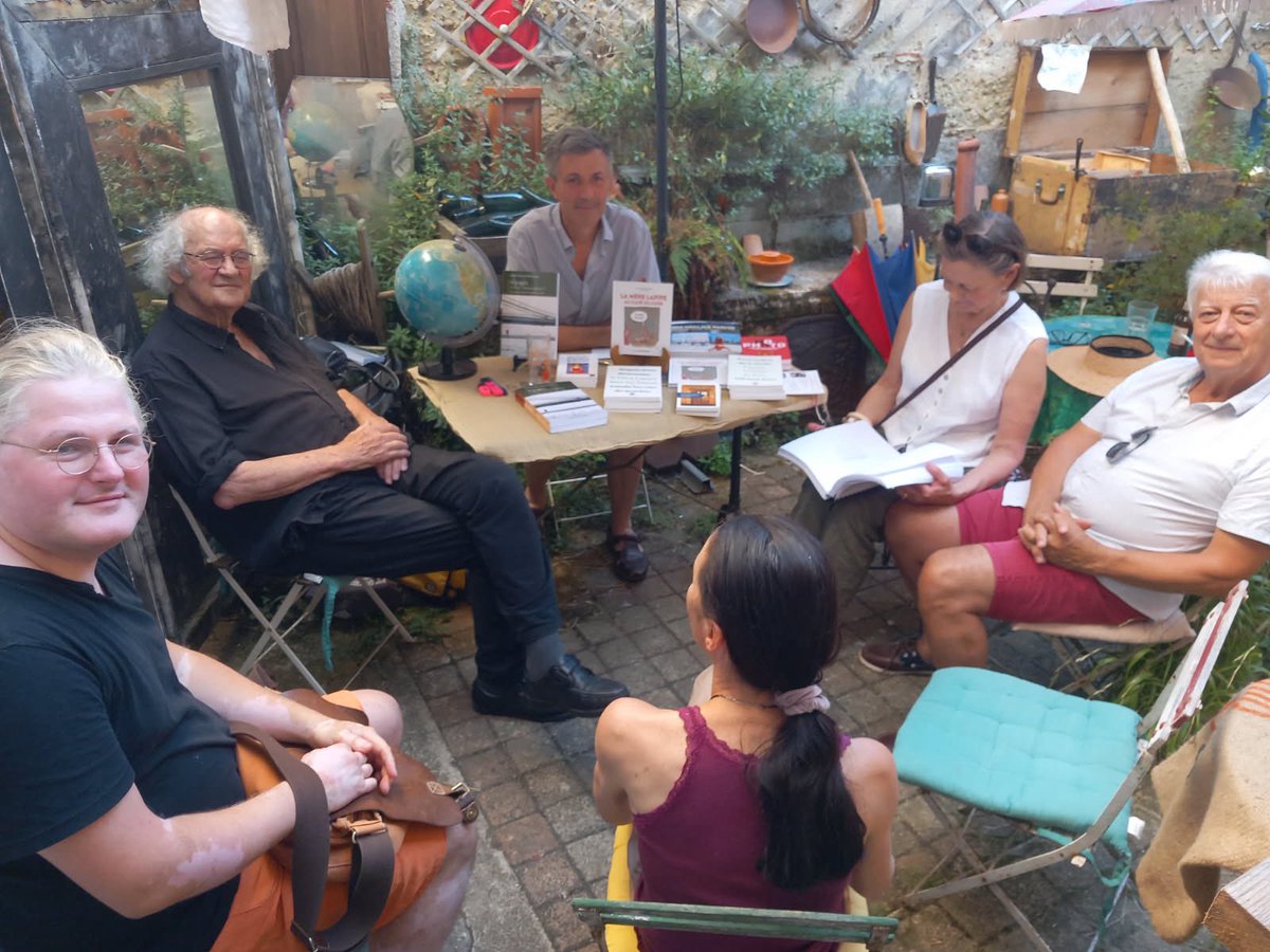 ericviot's tweet photo. Le 2 août 2025 à partir de 11h00,

je dédicacerai mon dernier ouvrage « Sauver mes hommes » dans le Patio d’Henri à la brocante Le Temps retrouvé, 19 rue Nationale à La Chartre-sur-le-Loir.

Une "Causerie" autour du sujet des fusillés pour l'exemple est prévue à 16h00. https://t.co/hNDo63xUXz