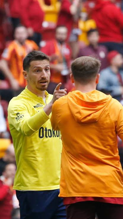 Orospu evladı Kerem’i istemiyoruz..