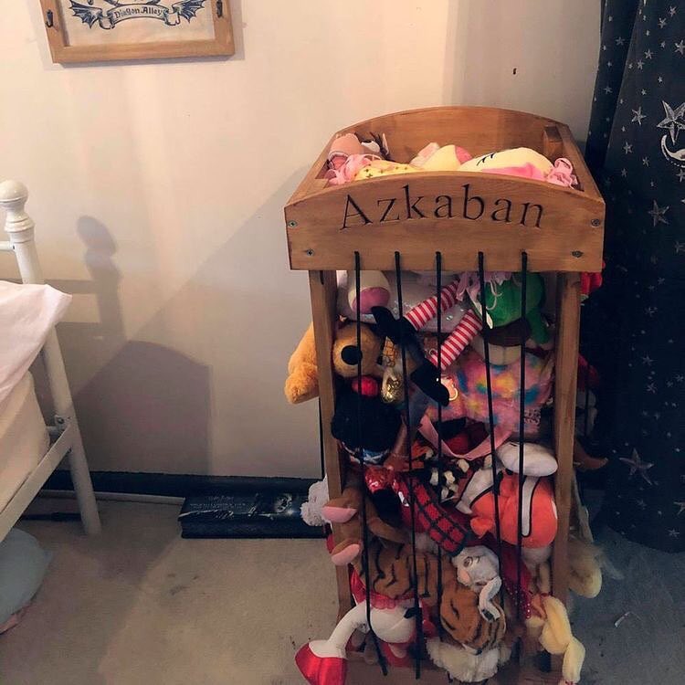 Tener hijos y cuando se porten mal que sus juguetes vayan a Azkaban.