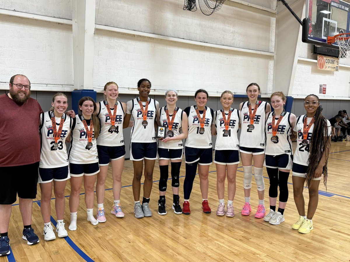 Having a lot of fun working with these girls a week removed from AAU season finding their fit at the college level! Coaches if you are looking for student-athletes that would bring a positive impact to your program, feel free to reach out! #Phee
