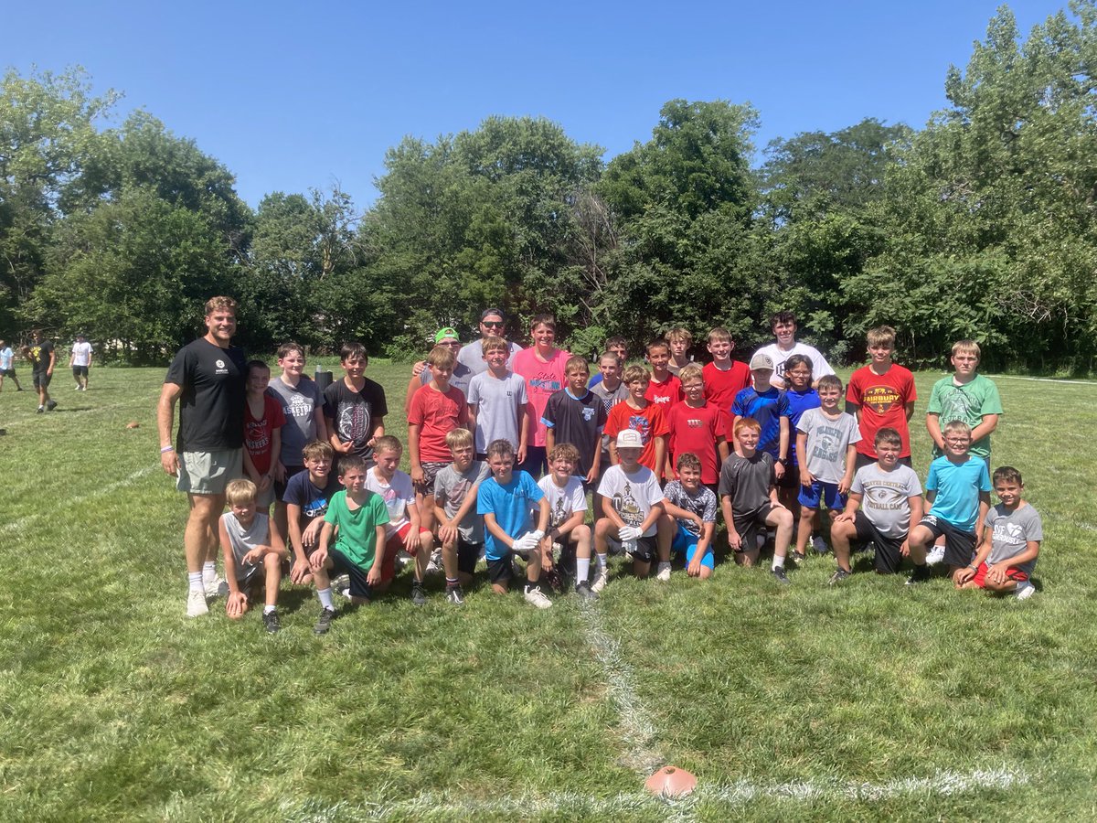 ThayerCentralFB's tweet photo. Thank you to @CoreyHoelck and @HoelckAcademy for hosting our youth camp in Hebron today. Hot one but what an awesome camp. https://t.co/nzZz4KqM0S