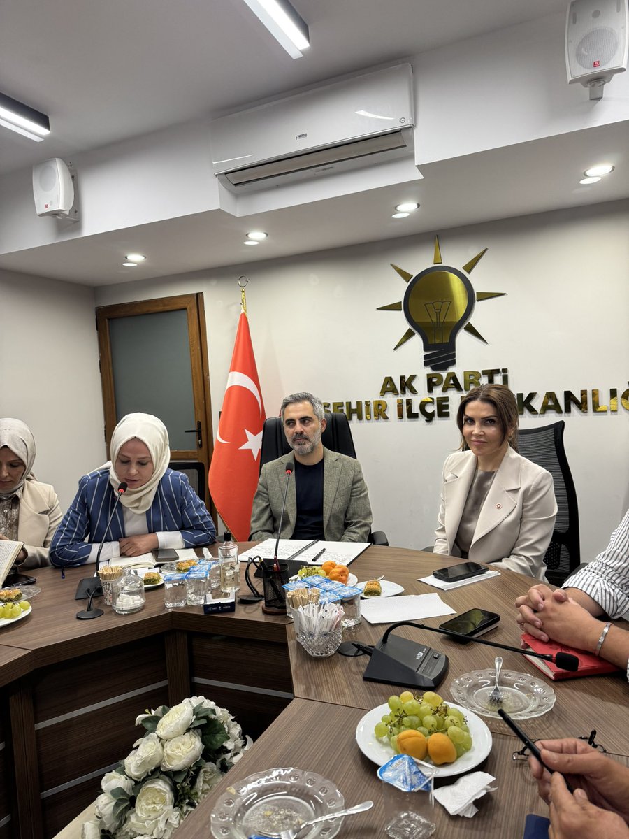 burakcifci34's tweet photo. İstanbul Milletvekilimiz Sn. @AvBehiye ve Kadın Kolları İl Yönetim Kurulu Üyemiz Fatma Kızak’ın katılımlarıyla 3 Kademe Koordinasyon toplantımızı teşkilat mensuplarımızın katılımlarıyla gerçekleştirdik.

Haftalık teşkilat çalışmalarımızı ve siyasi gündemi müzakere ettik.

Ataşehir’imiz için hep birlikte mücadele ediyor, ufkumuzu ve hedeflerimizi her zaman diri tutuyoruz!🇹🇷

Katılımlarından ve desteklerinden ötürü değerli vekilimize çok teşekkür ederiz.

@atasehirakparti 
@abdullahozdemir