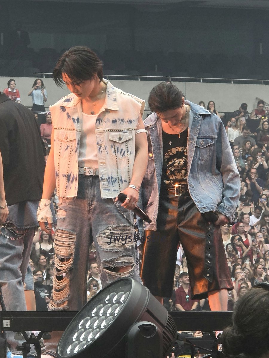 jwysbestie's tweet photo. this image drives me crazy idk why
#straykids #straykidslondon #dominATE_LONDON #bangchan #in #jeongin https://t.co/cLRWdMHT6Y